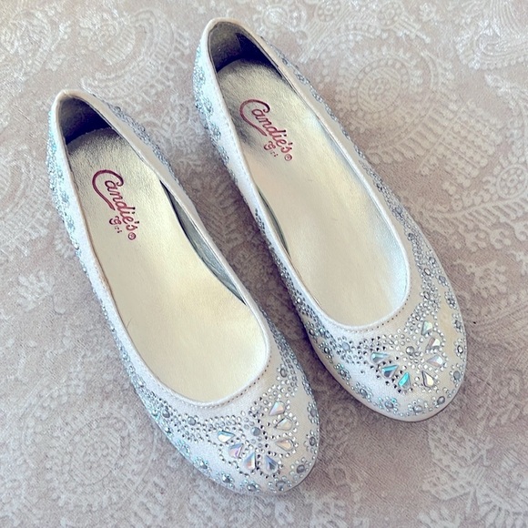 Never Worn Candie’s Girl Bejeweled Rounded Toe Formal Slip On Flats Beaded Gems - Picture 1 of 14